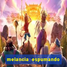 melancia espumando melancia saindo espuma